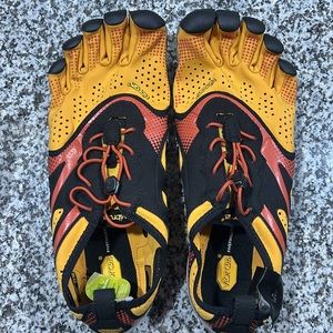 Vibram fiver finger V- run (training) shoes - never worn